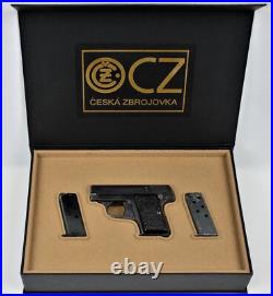 PISTOL GUN PRESENTATION CUSTOM DISPLAY CASE BOX for CZ DUO cal. 6,35 mm. 25 ACP PISTOL GUN PRESENTATION CUSTOM DISPLAY CASE BOX for CZ DUO cal. 6,35 mm. 25 ACP