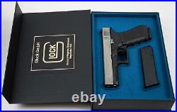 PISTOL GUN PRESENTATION CUSTOM DISPLAY CASE BOX for GLOCK 17 Gen. 4 cal. 9x19 mm