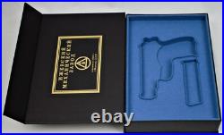 PISTOL GUN PRESENTATION CUSTOM DISPLAY CASE BOX for MAKAROV PM USSR 9 mm IZHEVSK PISTOL GUN PRESENTATION CUSTOM DISPLAY CASE BOX for MAKAROV PM USSR 9 mm IZHEVSK