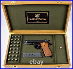 PISTOL GUN PRESENTATION CUSTOM DISPLAY CASE BOX for SMITH & WESSON model 39-2