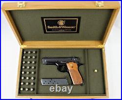 PISTOL GUN PRESENTATION CUSTOM DISPLAY CASE BOX for SMITH & WESSON model 39-2