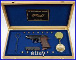 PISTOL GUN PRESENTATION CUSTOM DISPLAY CASE for WALTHER PPK cal. 7,65 mm. 32 ACP