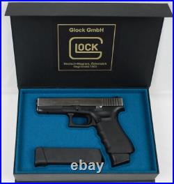 PISTOL PRESENTATION CUSTOM DISPLAY CASE BOX for GLOCK 17 gen4 cal. 9 mm + 2 ammo PISTOL PRESENTATION CUSTOM DISPLAY CASE BOX for GLOCK 17 gen4 cal. 9 mm + 2 ammo
