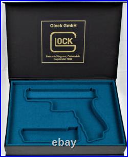 PISTOL PRESENTATION CUSTOM DISPLAY CASE BOX for GLOCK 17 gen4 cal. 9 mm + 2 ammo PISTOL PRESENTATION CUSTOM DISPLAY CASE BOX for GLOCK 17 gen4 cal. 9 mm + 2 ammo