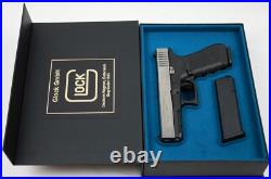 PISTOL PRESENTATION CUSTOM DISPLAY CASE BOX for GLOCK 17 gen4 cal. 9 mm + 2 ammo PISTOL PRESENTATION CUSTOM DISPLAY CASE BOX for GLOCK 17 gen4 cal. 9 mm + 2 ammo