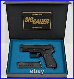 PISTOL PRESENTATION CUSTOM DISPLAY CASE BOX for SIG SAUER P225 cal. 9mm Para