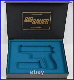 PISTOL PRESENTATION CUSTOM DISPLAY CASE BOX for SIG SAUER P225 cal. 9mm Para