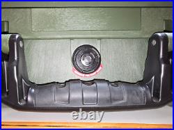 Pelican 1500 Hard Protector Case 5 Pistol Foam Configuration MOLLE Grid Pelican 1500 Hard Protector Case 5 Pistol Foam Configuration MOLLE Grid