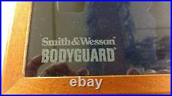 Smith & Wesson display case for body guards