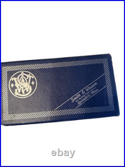 Smith and Wesson vonyage gun box model 10 38