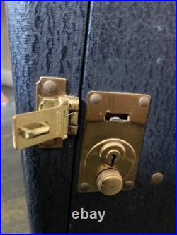 Vintage 5 Handgun Range Hard Case with Lock & Key by General Luggage Vintage 5 Handgun Range Hard Case with Lock & Key by General Luggage