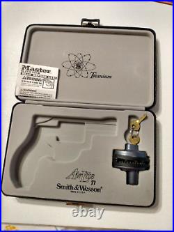 Vintage Smith Wesson Air Lite Ti Black Gun Box Grey Lining, Lock & Instructions