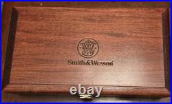 Vintage Smith & Wesson Mahogany 2 Handgun Lined Display Case USA Very Rare! Nice