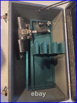 Vintage deluxe 2 gun storage with2 gun stand case including sportscope 9x50 spot s